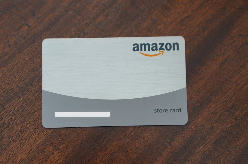 Amazon Store Card review, silver Amazon store card on a wooden table